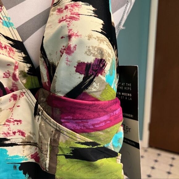 Colorful Women's One Piece Swimsuit - Picture 4 of 10